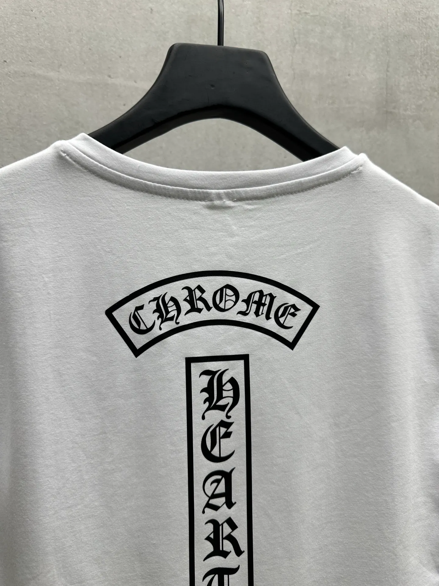 P126 #069 CHROME HEARTS 25SS women's T-shirt Made of 220G original consistent fabric V-neck women's waist style The whole body adopts imported digital direct printing Color: black white Size: S M L